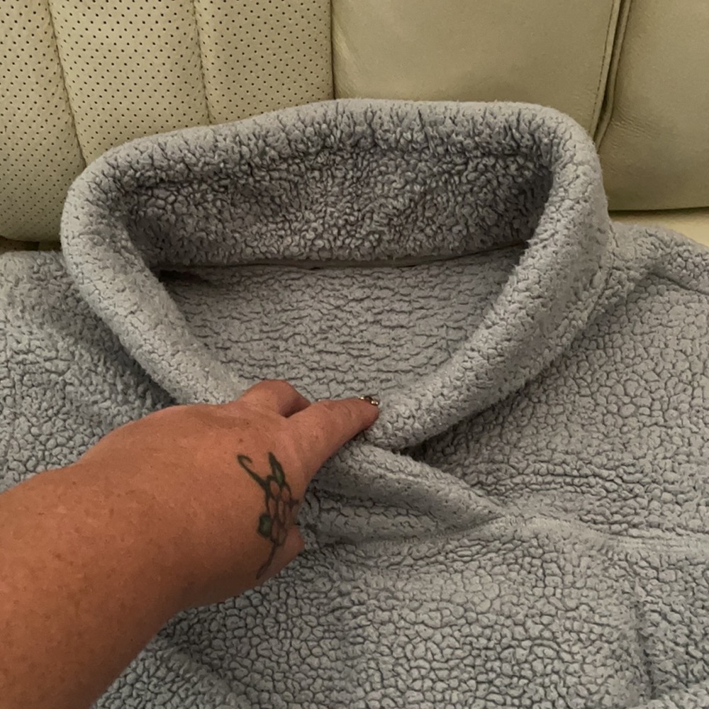 The Northface Fluffy Pullover Large - image 5